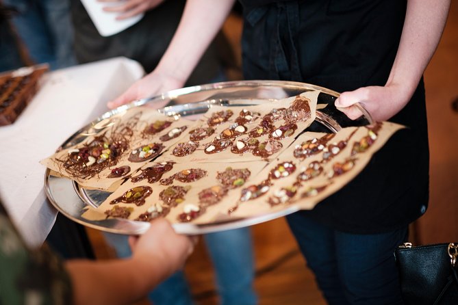 2.5h Belgian Chocolate Pralines Workshop in Brussels - The social side of the class