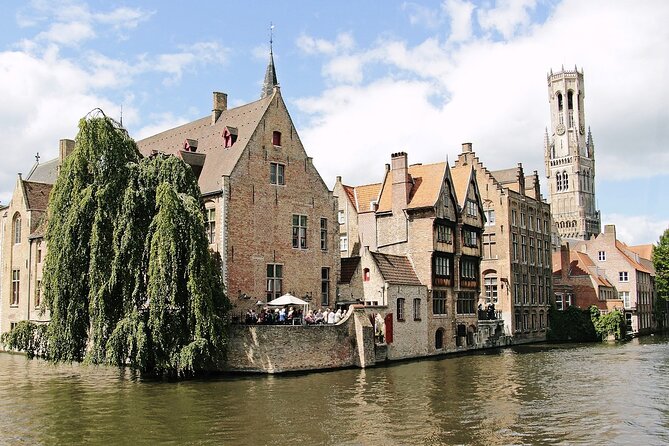 2-Hour Historical Walking Tour in Bruges with Praline Included - Gruuthuse Museum, beer, and Our Lady’s Church