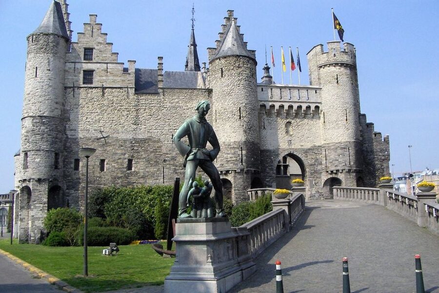 Antwerp Beer Tour - The Steen and Antwerp’s Madonna statues