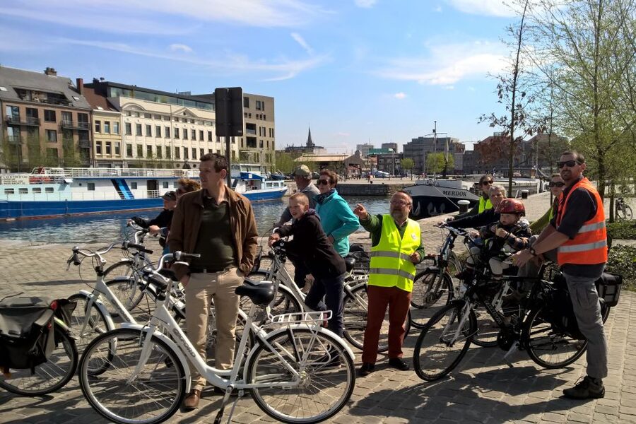 Antwerp: City Highlights Guided Bike Tour - Why a bicycle is the right introduction to Antwerp