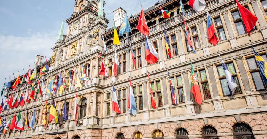 Antwerp: Express Walk with a Local in 60 minutes - A fast first look at Antwerp