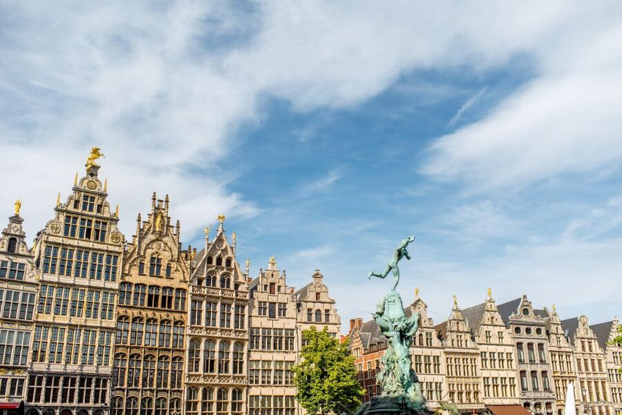 Antwerp: Express Walk with a Local in 60 minutes - The Cathedral of Our Lady
