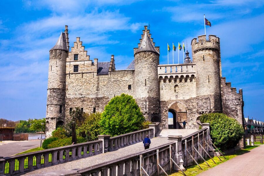 Antwerp: Express Walk with a Local in 60 minutes - Small group comfort and private options