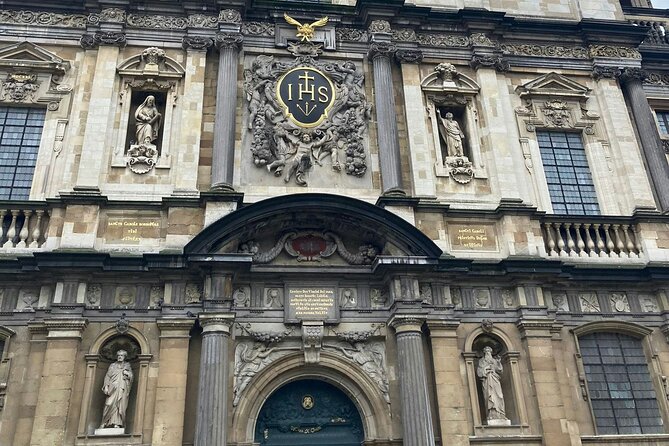 Antwerp: Help the Lost Boy – Self-Guided Mystery Walk - Private play instead of a guide-led group