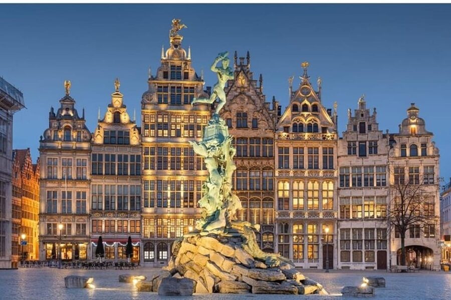 Antwerp: Must-See Attractions Private Walking Tour - Nello and Patrasche, a local literary landmark