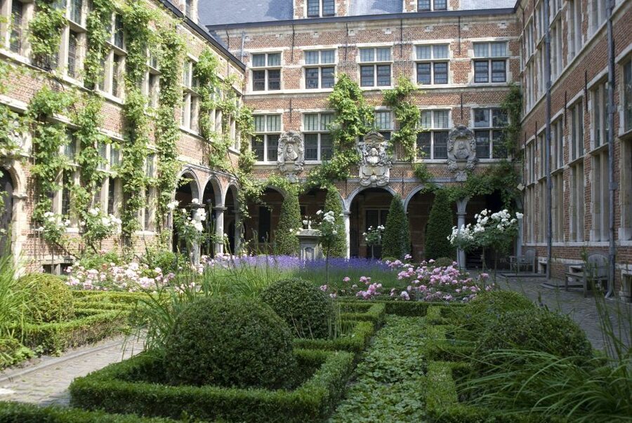 Antwerp: Private Historical Highlights Walking Tour - Why this two-hour Antwerp walk works