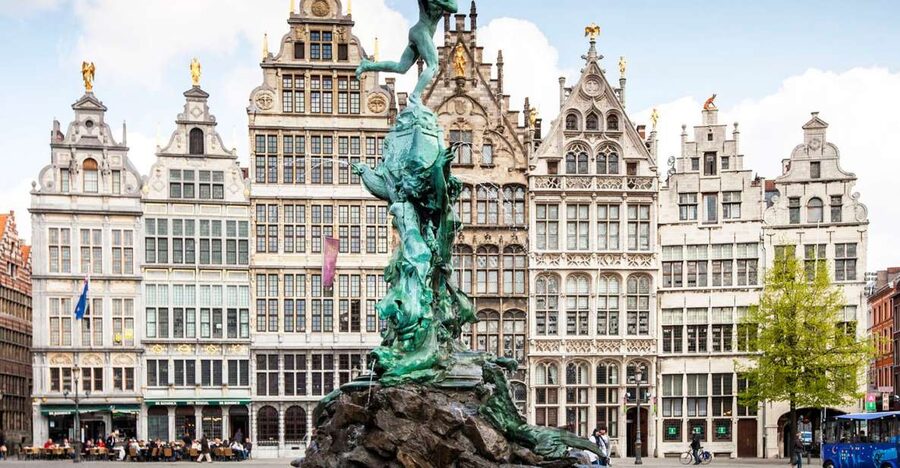 Antwerp: Private Historical Highlights Walking Tour - Starting in Grote Markt beside the red umbrella