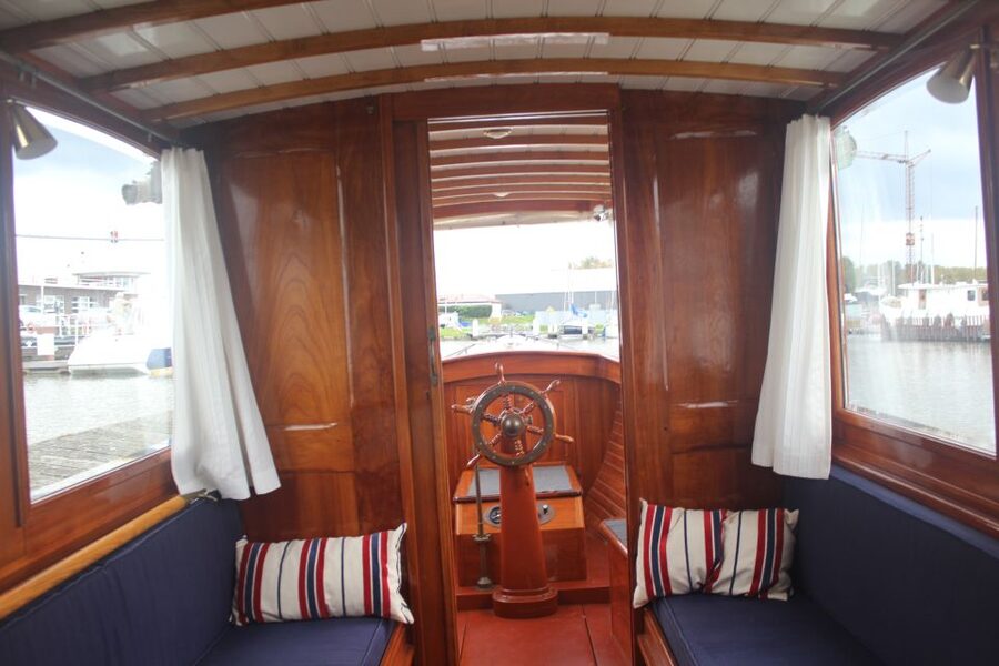 Antwerp: Private Old Harbour Boat Tour Incl. Drinks & Snacks - Bonaparte dok and Marine Willemdok