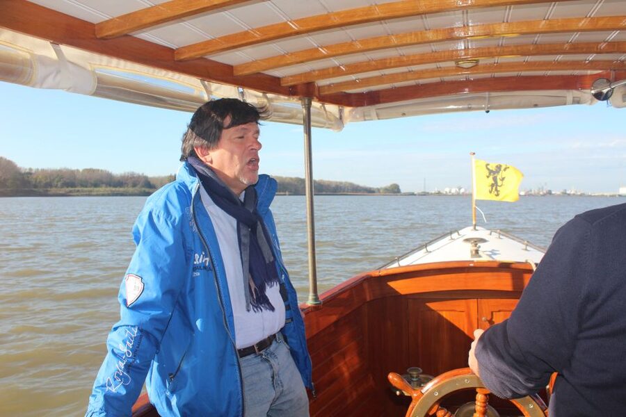 Antwerp: Private Old Harbour Boat Tour Incl. Drinks & Snacks - Havenhuis and Droogdockenpark