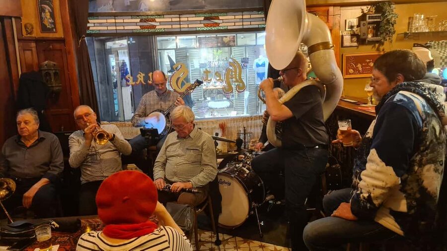 Antwerp: Pub Crawl in the Historical City - What happens at the three pub stops