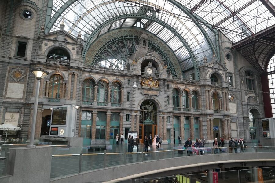 Antwerp: Walking Tour from Steen to Central Station - From Steen to Antwerps oldest square