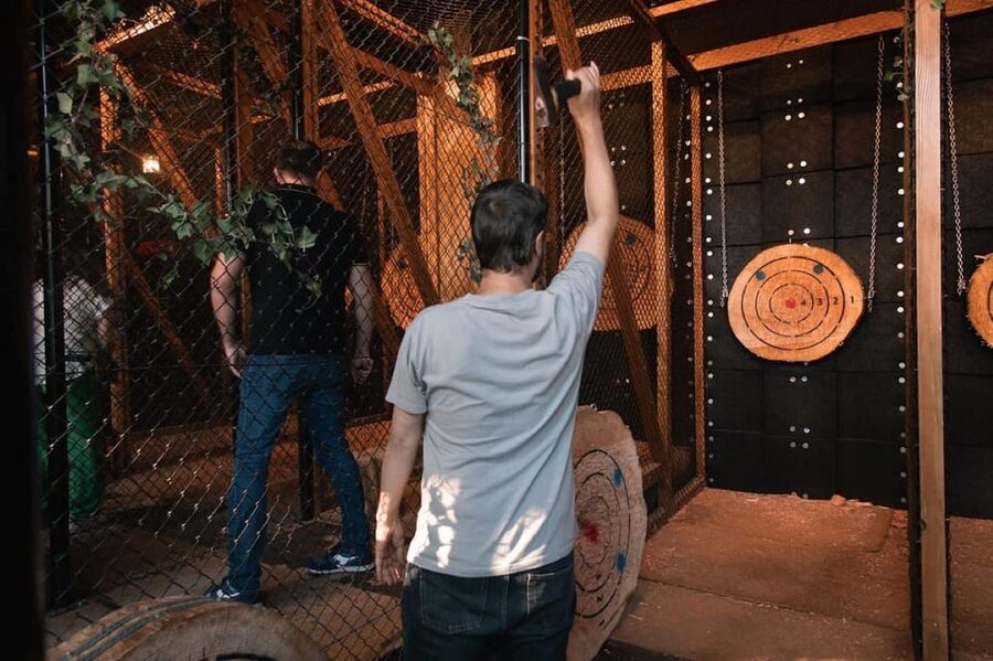 Axe Throwing Experience - From basic technique to trick shots