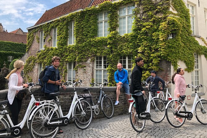 BikeTour Bruges & Damme in Spanish and English - Minnewater and the old edge of Bruges