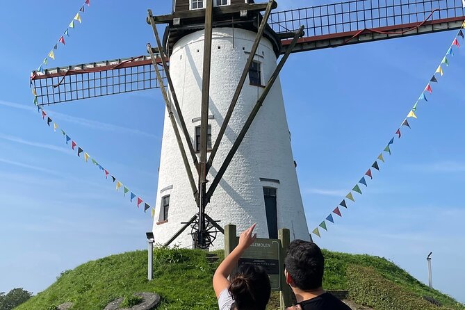BikeTour Bruges & Damme in Spanish and English - Beer, hot chocolate, and waffles in Damme