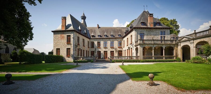 Bioul (near Dinant) : Château de Bioul Tour and Wine Tasting - The centenary park and outdoor setting