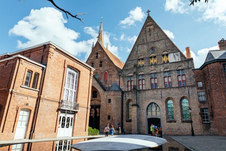 Bruges: 1.5-Hour Private Kick-Start Tour with a Local - English-speaking guides and the feel of the walk