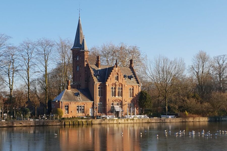 Bruges: 2.5-Hr Walking Tour from train station to Markt - Food, beer, chocolate, and planning your break