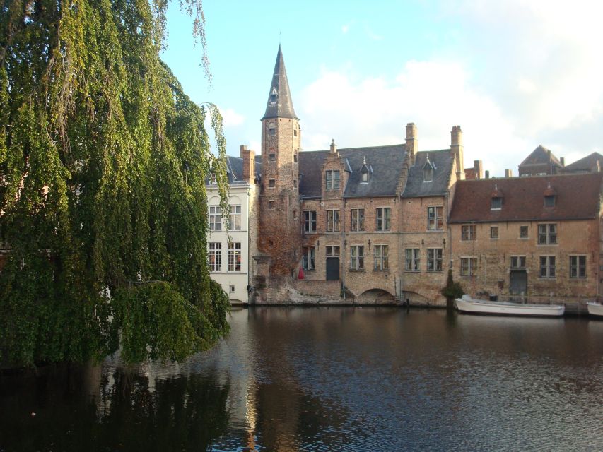 Bruges: 3-Hour Beer and Chocolate Tasting Private Tour - Lunch and brewing at De Halve Maan