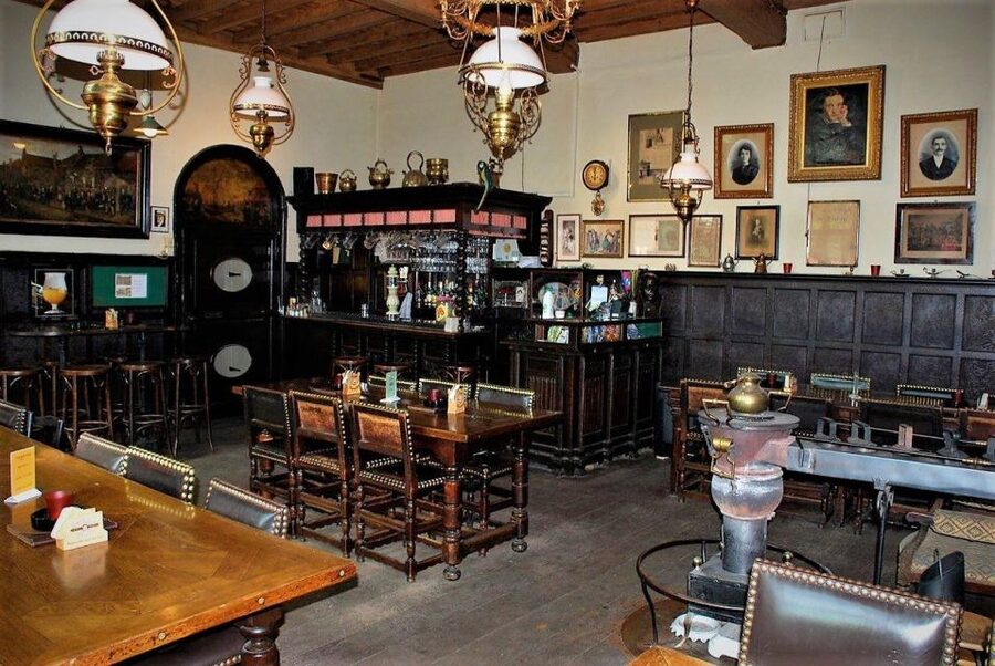 Bruges Beer and Chocolate Walking Tour - Guide quality and the shape of the experience