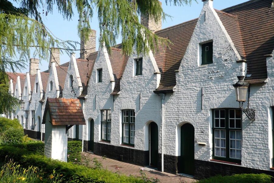 Bruges Beer and Chocolate Walking Tour - Starting at Burg Square, the heart of old Bruges