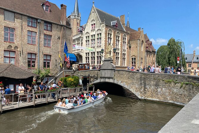 Bruges by a Local: Exciting Stories, Mysteries, People and Choco - A beer-wall bonus at 2be