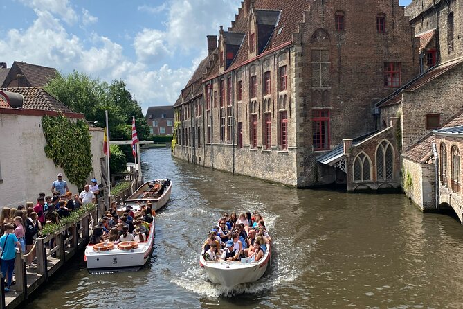 Bruges by a Local: Exciting Stories, Mysteries, People and Choco - Two old bridges and a question about love
