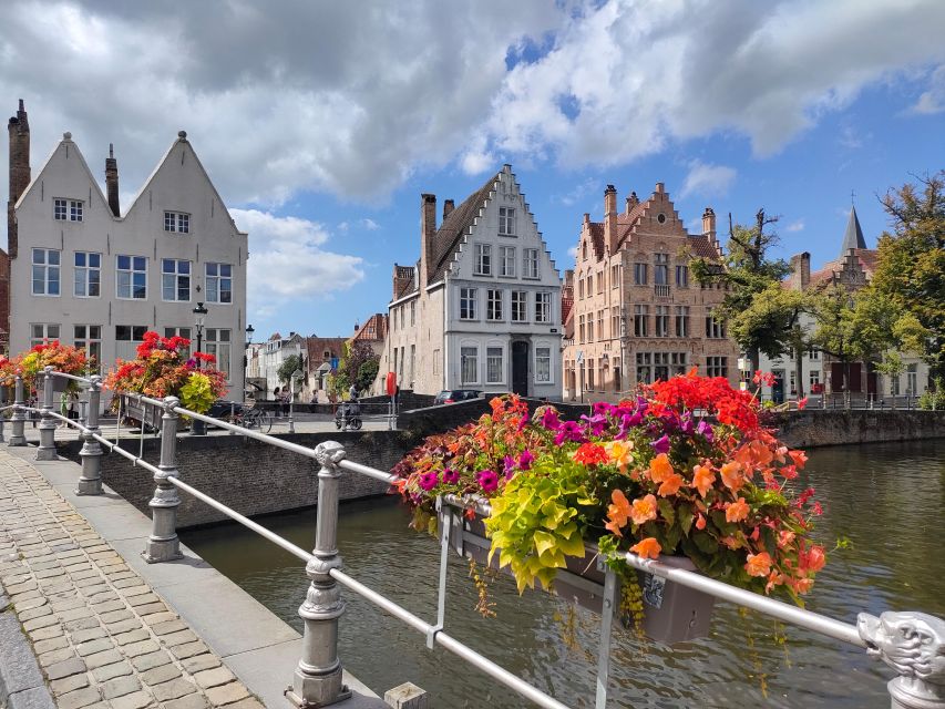 Bruges by bike with family and friends! - Why Bruges works so well by bike