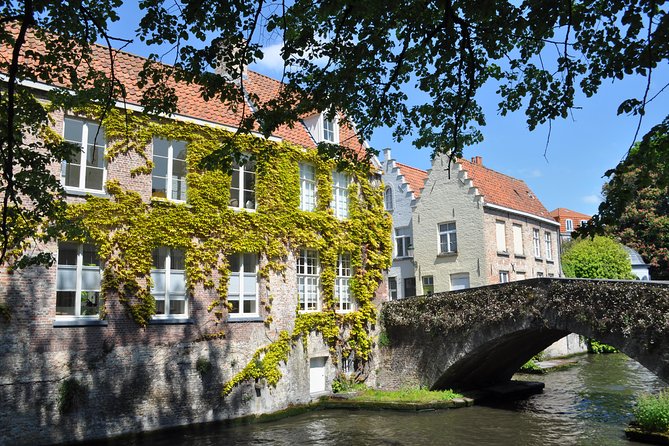 Bruges by bike with friends and family! - Poertoren and the old defensive walls