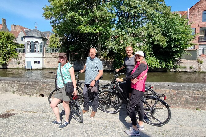 Bruges by bike with friends and family! - Gruuthusemuseum and the first taste of old Bruges