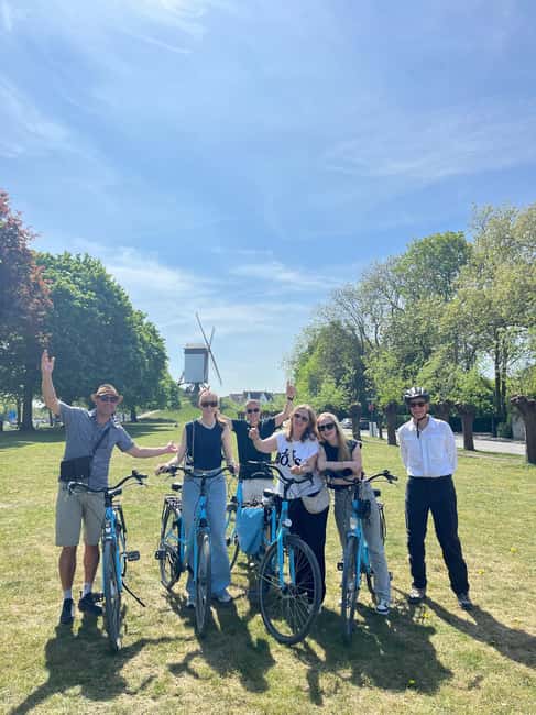 Bruges: City Highlights Bike Tour - The Burg and Market Square: Bruges in its grandest form