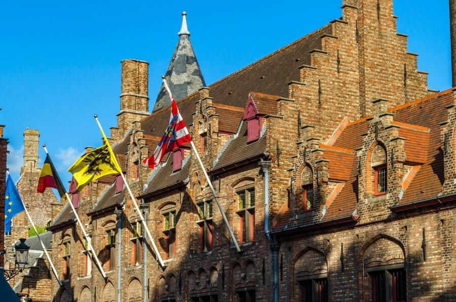 Bruges: Express Walk with a Local in 60 minutes - The price makes sense for some short visits