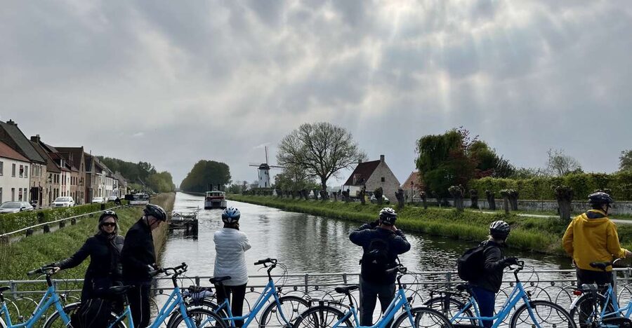 Bruges: Flatlands Guided Bike Tour - Leaving Bruges by bike