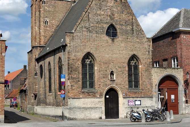 Bruges Food and History Tour: Culinary Delights & Hidden Gems - Vismarkt, beer, and sausage at The Belleman Pub