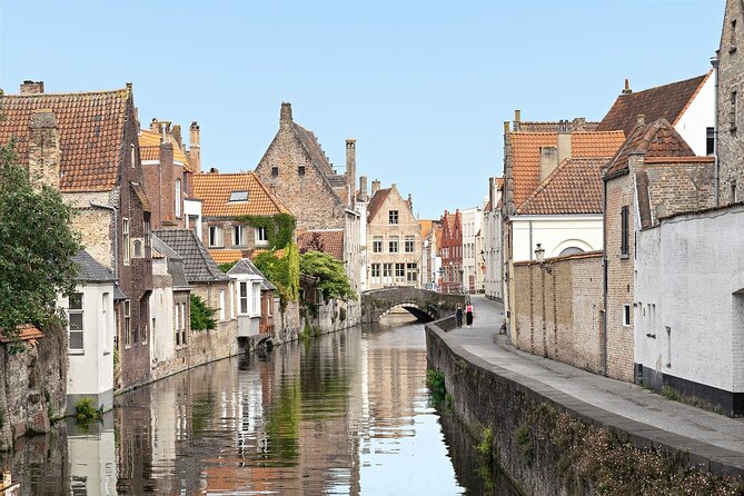 Bruges Food Tour with Full Meal & Drinks by Do Eat Better - De Burg: chocolate beneath Bruges architecture