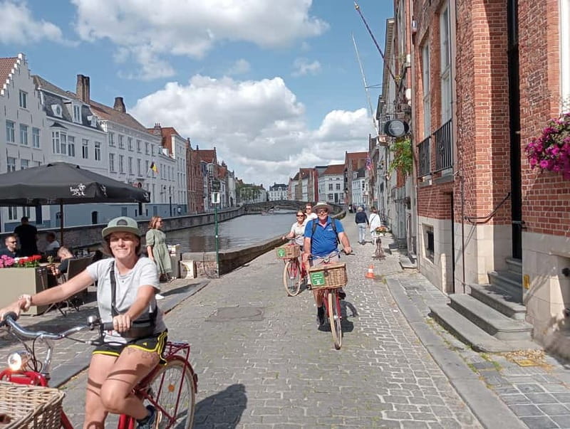 Bruges: Guided Retro Bike Tour of Highlights and Hidden Gems - Bikes, cobblestones, and the ride itself