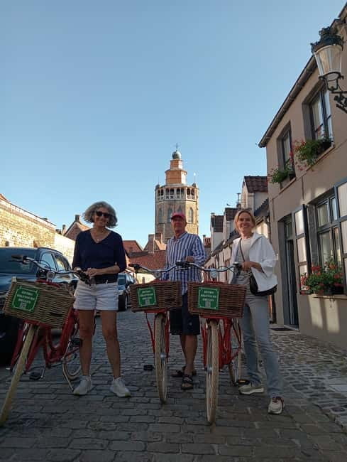 Bruges: Guided Retro Bike Tour of Highlights and Hidden Gems - Why a bicycle works so well in Bruges