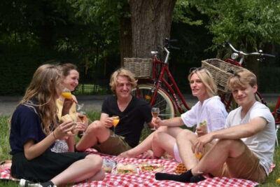 Guided Retro Bike Tour of Highlights and Hidden Gems