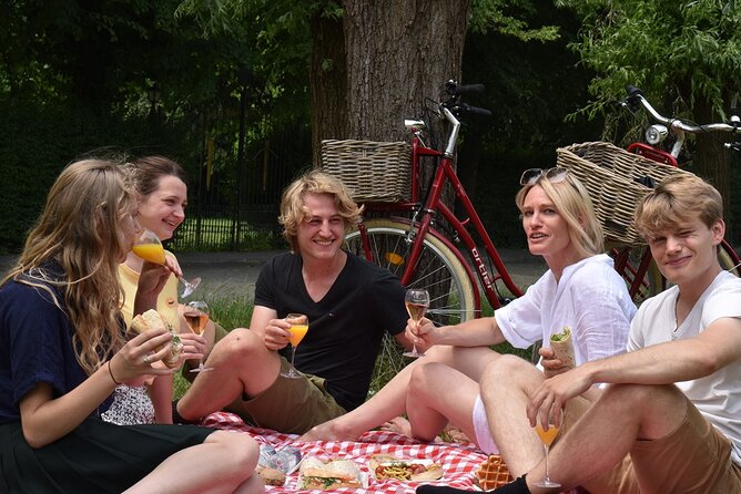 Bruges, Guided Retro Biketour: Highlights and Hidden Gems - Mary of Burgundy and the value of a guided overview