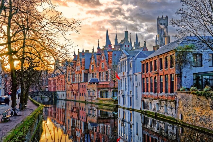 Bruges: Guided Walking Tour - Markt and the Belfort finish