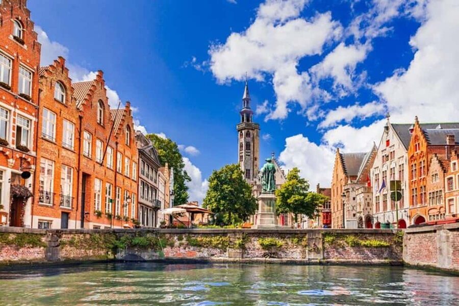 Bruges : Highlights & Hidden gems Walking Tour - Stopping at Augustine Bridge
