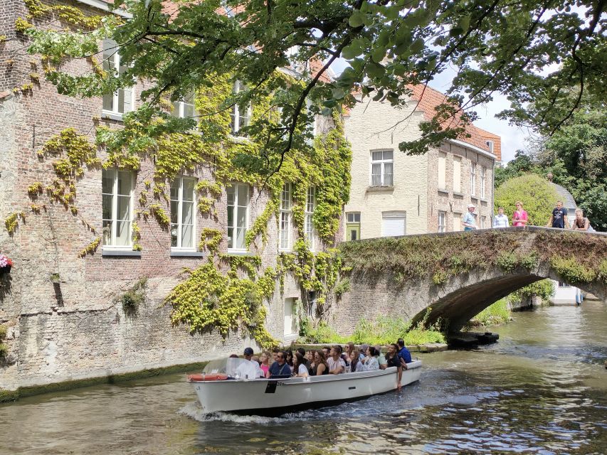 Bruges: Small Group Boat Cruise and Guided Walking Tour - The Holy Blood Basilica and the courthouse statues