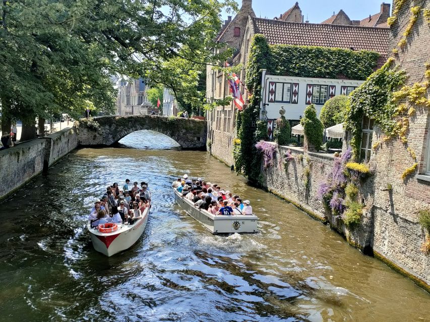 Bruges: Small Group Boat Cruise and Guided Walking Tour - Chocolate tasting at the Rosary Quay