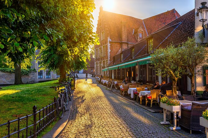 Bruges Tour with Canal Cruise from Zeebrugge Cruise Port - Guides, group size, and tour style