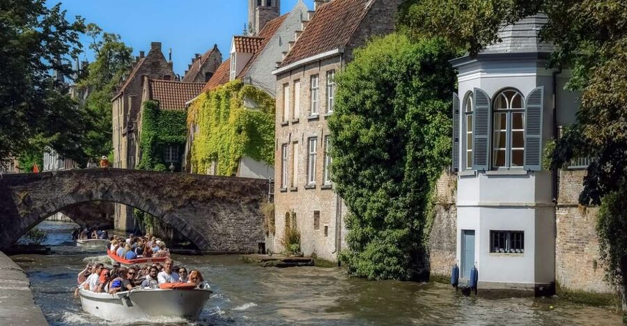 Bruges: Walking Tour, Canal Boat Trip w/Beer Tasting Option - Pace, language, and practical comfort
