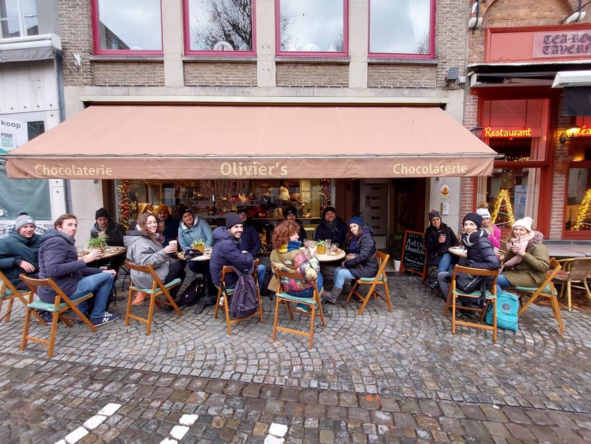 Bruges: Walking Tour with Hot Chocolate & Chocolate Tasting - Key points at a glance