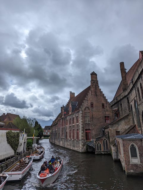 Bruges: Walking Tour with Hot Chocolate & Chocolate Tasting - What this Bruges chocolate walk is really like