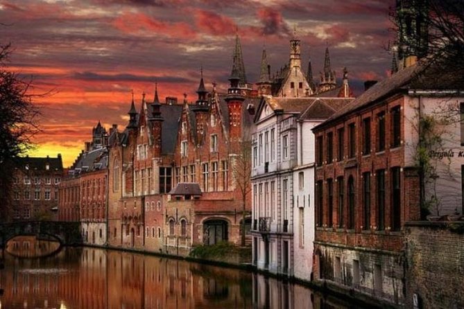 Bruges Walking Tour - Minnewater Lake and the Begijnhof