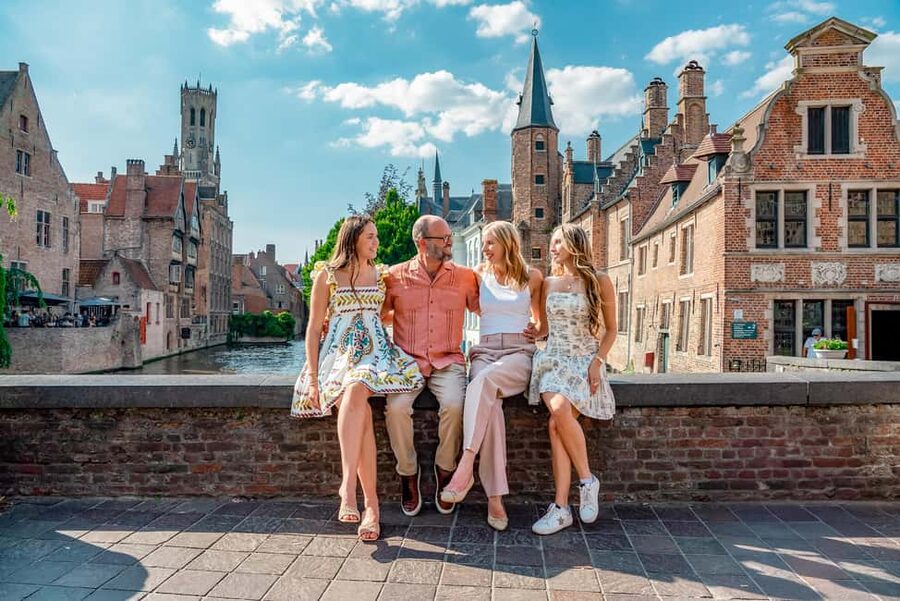 Bruges : Your private 1 hour photoshoot in the medieval city - Who should book this experience