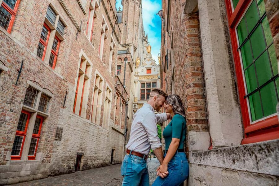 Bruges : Your private 1 hour photoshoot in the medieval city - Timing, weather, and preparation