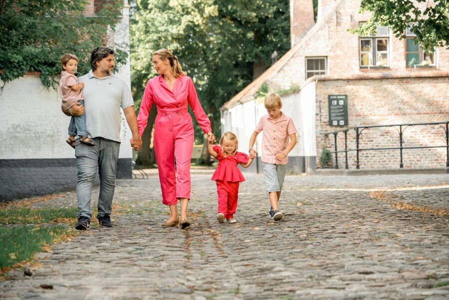 Bruges : Your private 30min. photoshoot in the medieval city - Starting beside the Jan van Eyck statue